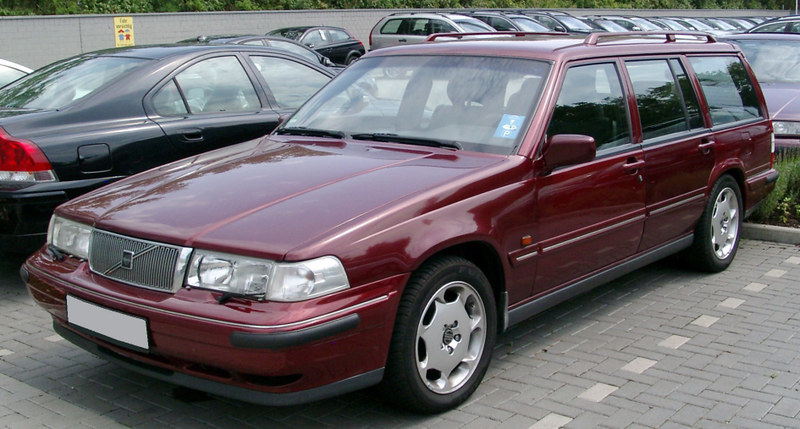 Illustration for article titled Generation Gap: RWD Volvo Wagons Edition